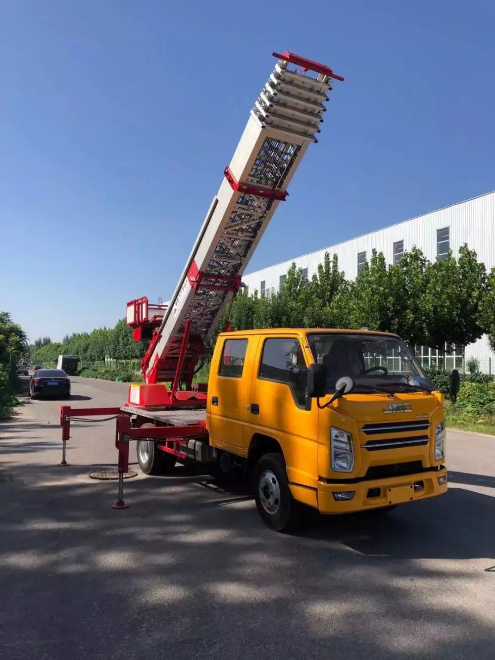 祁门县附近的云梯车出租服务：轻松解决高空作业需求